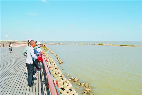 慢游生態古鎮　吃地道三鮮