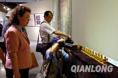 北京老建築上的小部件也令觀眾饒有興趣 攝影 千龍網記者 王立立