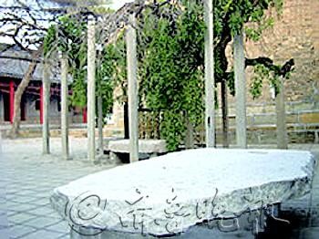 傳說中的“臥龍榻”