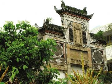 樓東萬壽宮。程國慶 攝