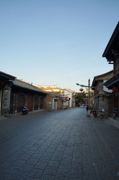 青石板路()