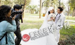 不少市民選擇在中央公園拍攝婚紗照過新年第一天