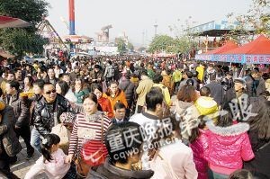 昨日30萬人湧進洋人街曬太陽