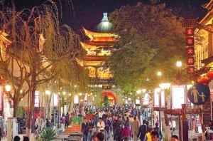 大理古城內人潮湧動 本報記者 范春榮 攝