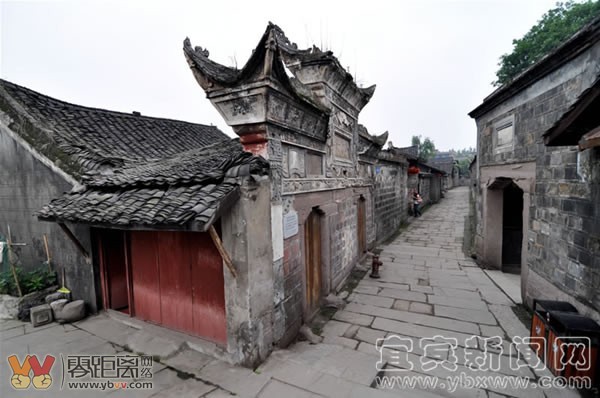 xinhua_sc_yibin20128222321102713434.jpg