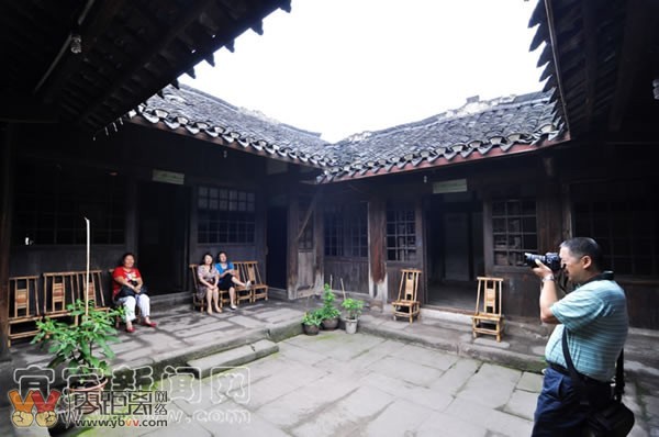 xinhua_sc_yibin20128222321056485712.jpg