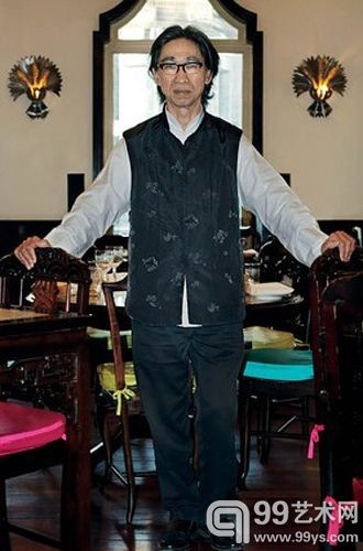 香港中國會於上世紀90年代初開業，喚起了人們對老上海輝煌歲月的回憶。圖為策展人張頌仁在香港中國會。