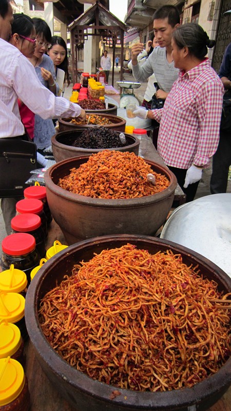 揚美美食吸引了游客駐足