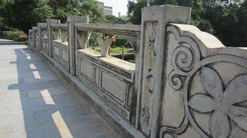 斑駁的狀元橋