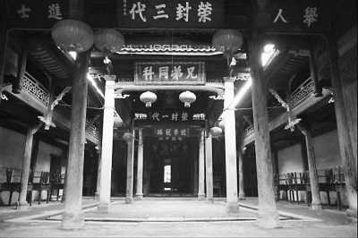賈氏宗祠內景