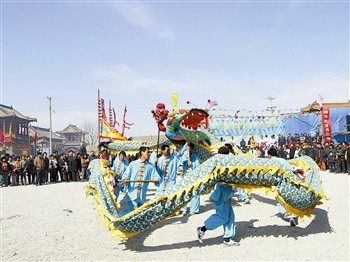 大沽龍燈隊在表演。照片由塘沽非遺保護中心提供