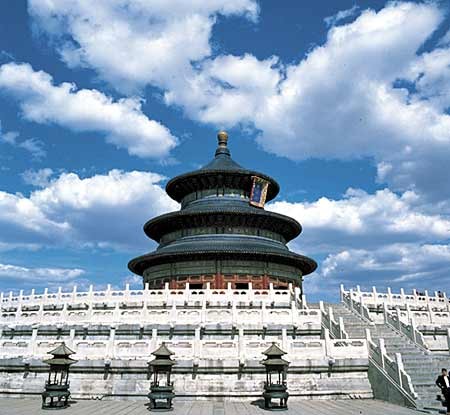 祈年殿是祈谷壇的主體建築之一，它是中國古建築的傑作，其造型優美，藝術價值極高。_中國的世界遺產：北京天壇(組圖)_樂途旅游網