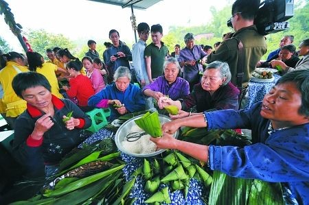 “民族村”鬧端午松溉古鎮演漢式婚禮
