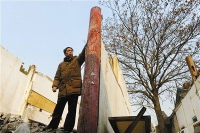 南鑼鼓巷秦老胡同37號院，北屋5間房子已被拆除3間。文保人士調查稱，37號院才是市級文保單位“绮園花園”的主體。 