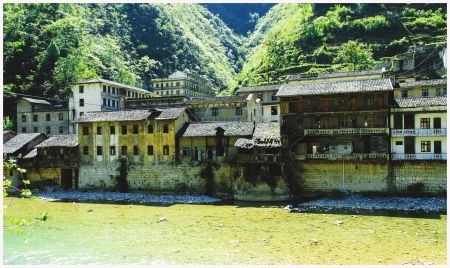 遠離大都市的寧廠古鎮。