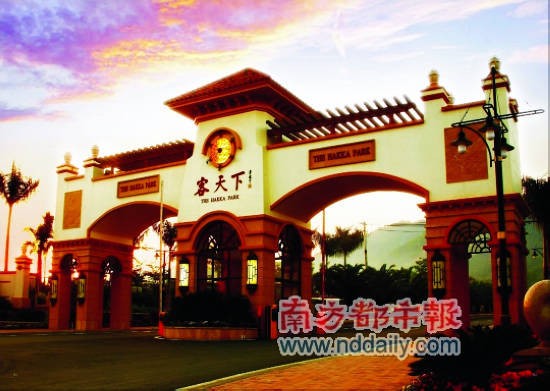 客天下旅游產業園門樓。