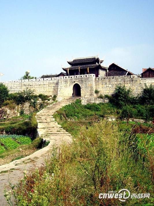 青巖古鎮印象，蜿蜒的石板路