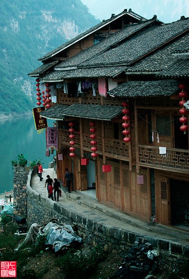 臨江而建的吊腳樓