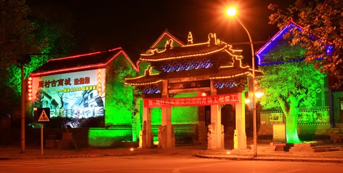 游客沉醉於周村美輪美奂夜景 游客：江南古鎮