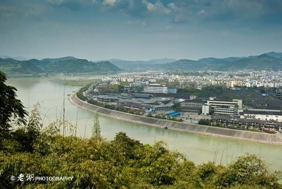 新浪旅游配圖:風水古城 攝影:老湖 新浪旅游配圖:風水古城 攝影:老湖