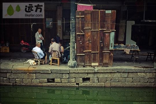 古鎮店鋪 作者：小林