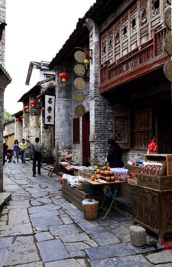 青石板路，連著古鎮的各個角落