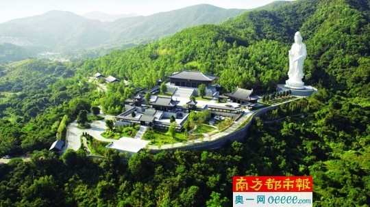 李嘉誠15億捐建寺廟開放融現代科技有防彈房