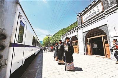 青龍橋火車站用一場百年時空穿越活動演繹了中國鐵路發展歷程