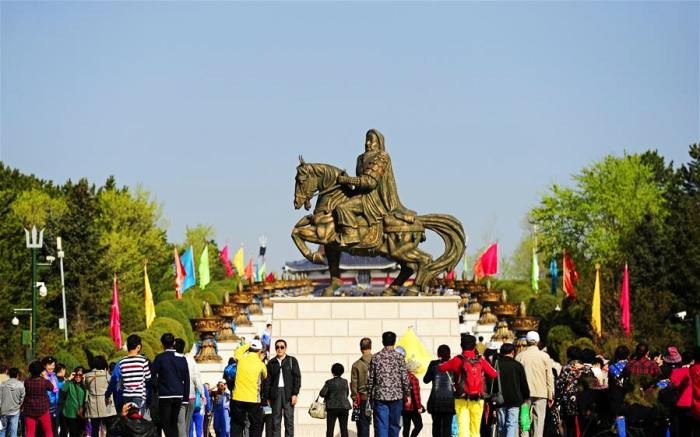 成吉思汗春季查干蘇魯克大典主祭日活動在成吉思汗陵舉行