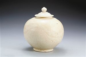 金代平定窯白地刻花蓋罐