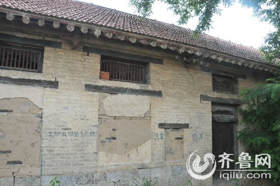 老房子正面照