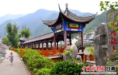 甘肅文縣古鎮新姿綻放 景色怡人