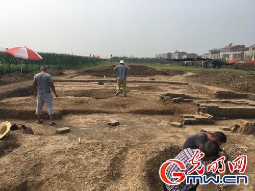 湖北襄陽一考古工地出土神秘貝殼堆