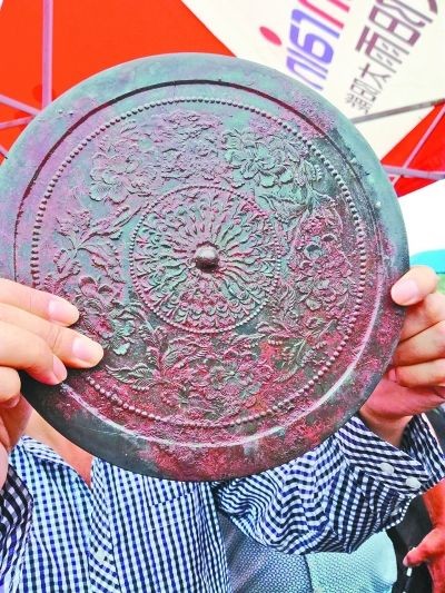 新洲古墓挖出瓷器銅鏡 墓主疑為宋代“貴夫人”