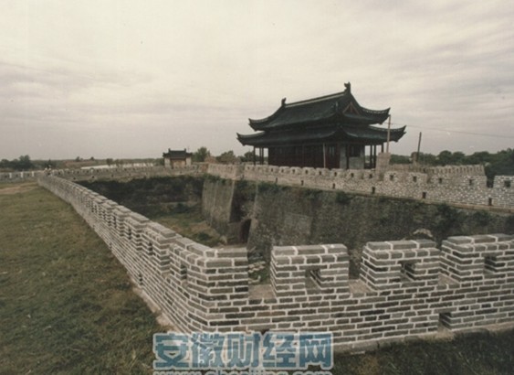古城牆壁