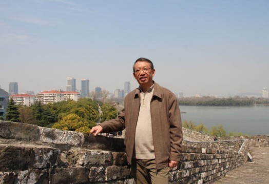 春去百病登南城