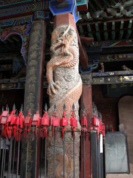 獨特蟠龍柱