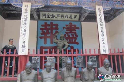 岳飛廟——鐵奸人像及施全雕像