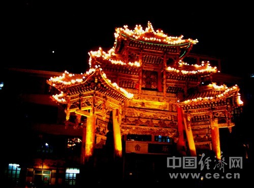 關帝牌坊夜景