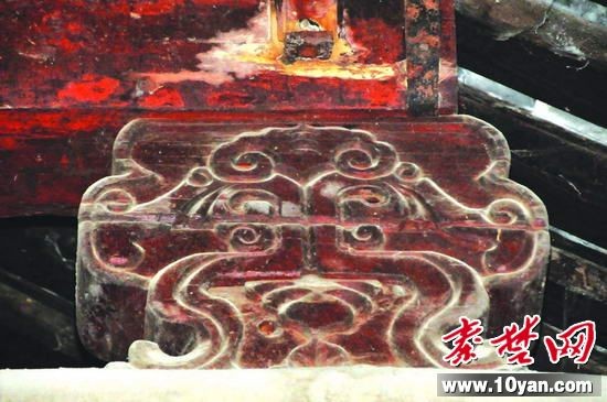 大成殿內部木頭上的圖案