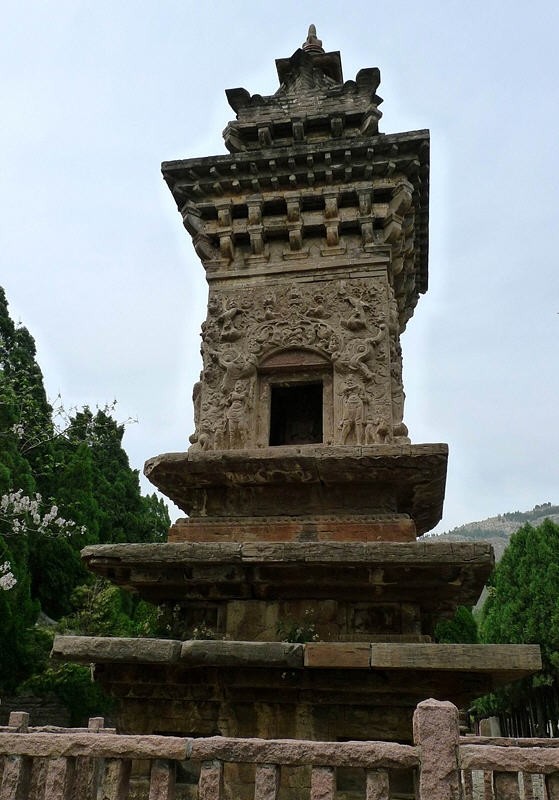 山東濟南龍虎塔