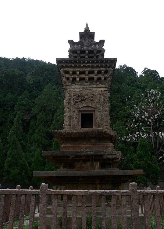 山東濟南龍虎塔