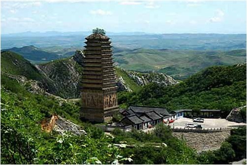 遼寧朝陽雲接寺塔