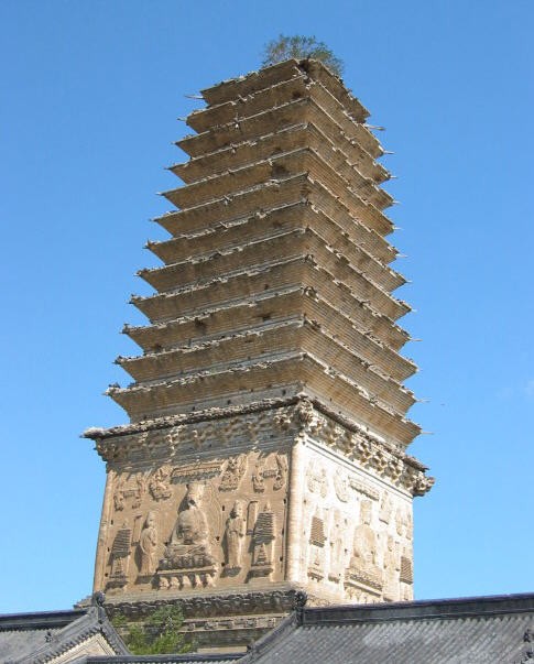 遼寧朝陽雲接寺塔