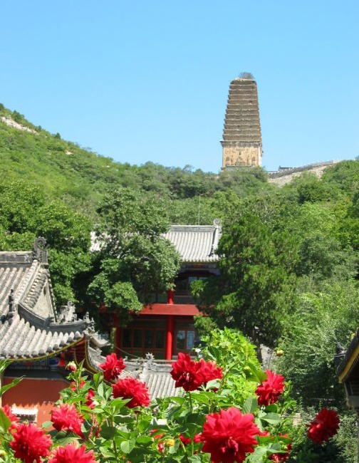 遼寧朝陽雲接寺塔