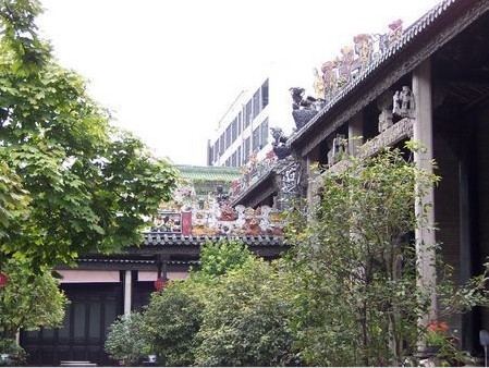 黃寶堅石屋建築藝術和風格上很有特色