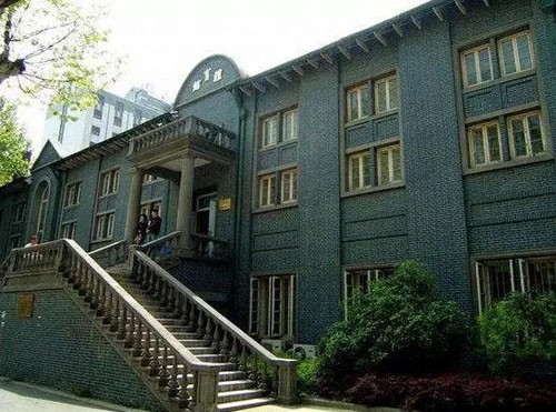 盤點各大著名高校內古老建築