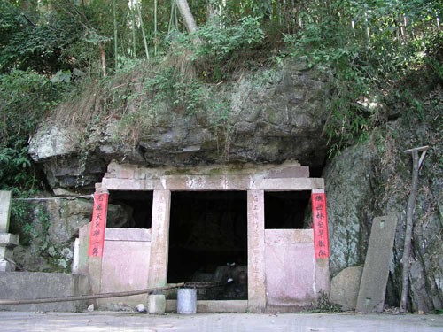 浙江寧波丹城石屋及摩崖石刻