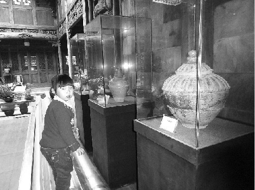 婺州窯陶瓷博物館展廳一角