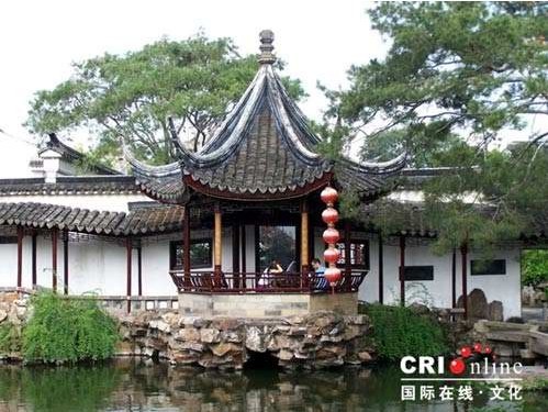 香山幫工匠建造了不少園亭，置身亭中，可以欣賞亭外的園林美景，處身亭外，亭便變成園林美景的一部分